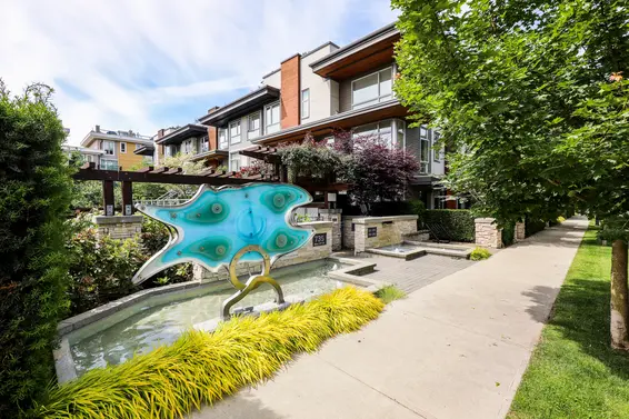 735 West 15th Street, North Vancouver